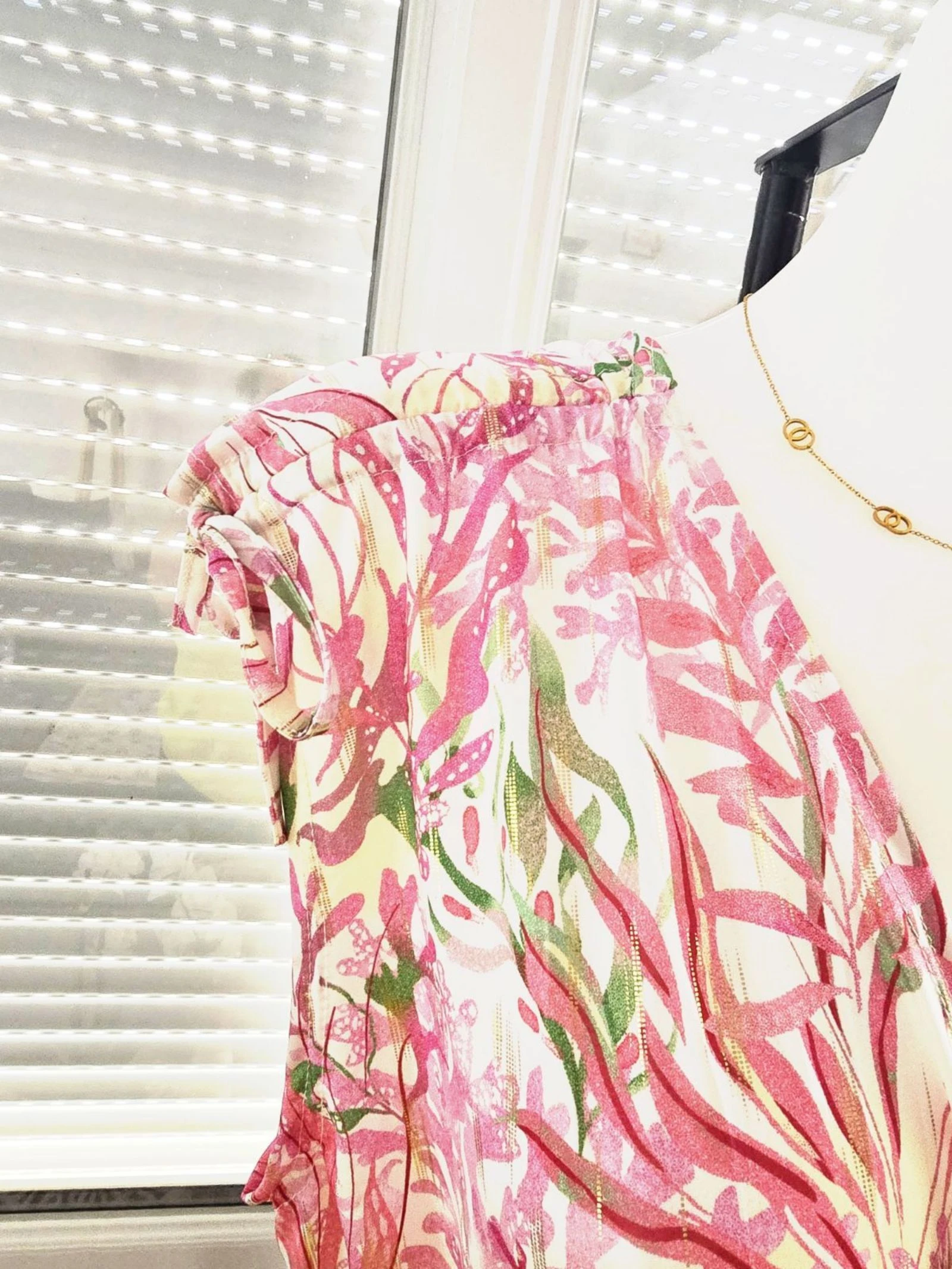 Robe magique blanche rose pomme jaune dorée  – photo 3